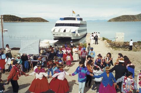 Day Cruise La Paz to Puno by Catamaran and buses Peru